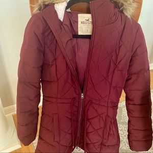 Hollister parka w/ fleece lined and faux fur hood